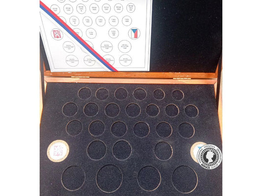 Drevená kazeta ČSR 1945 - 1953 obehové a pamätné mince