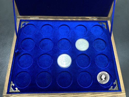 Luxusná drevená kazeta s dvoma plátami na Slovenské pamätné mince 20€