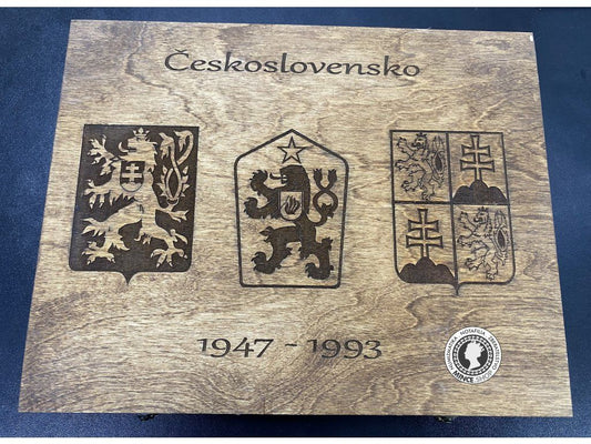 Luxusná drevená kazeta s troma plátami na Československé pamätné mince 1947-1993