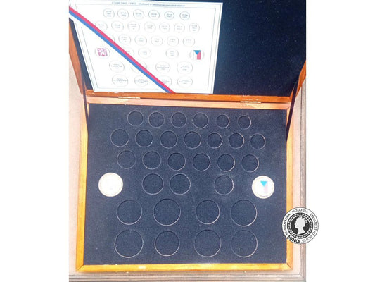 Drevená kazeta ČSR 1945 - 1953 obehové a pamätné mince