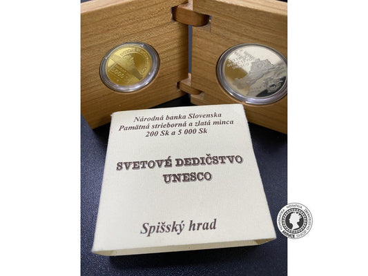 Set NBS zlatej a striebornej mince Spišský hrad 200sk a 5000sk v drevenej etui