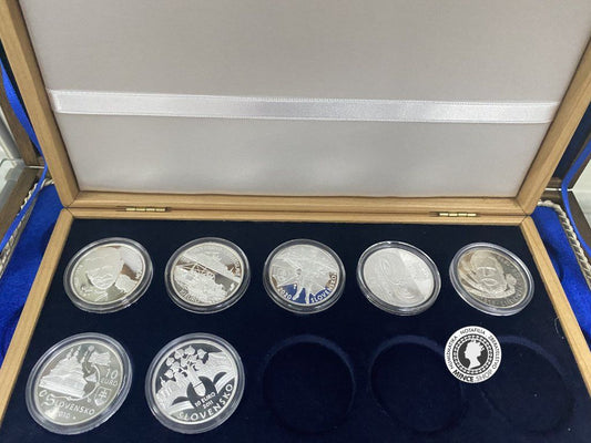 Drevená kazeta na 5€ a 10€ mince v bubline alebo 4cm mince bez bubliny